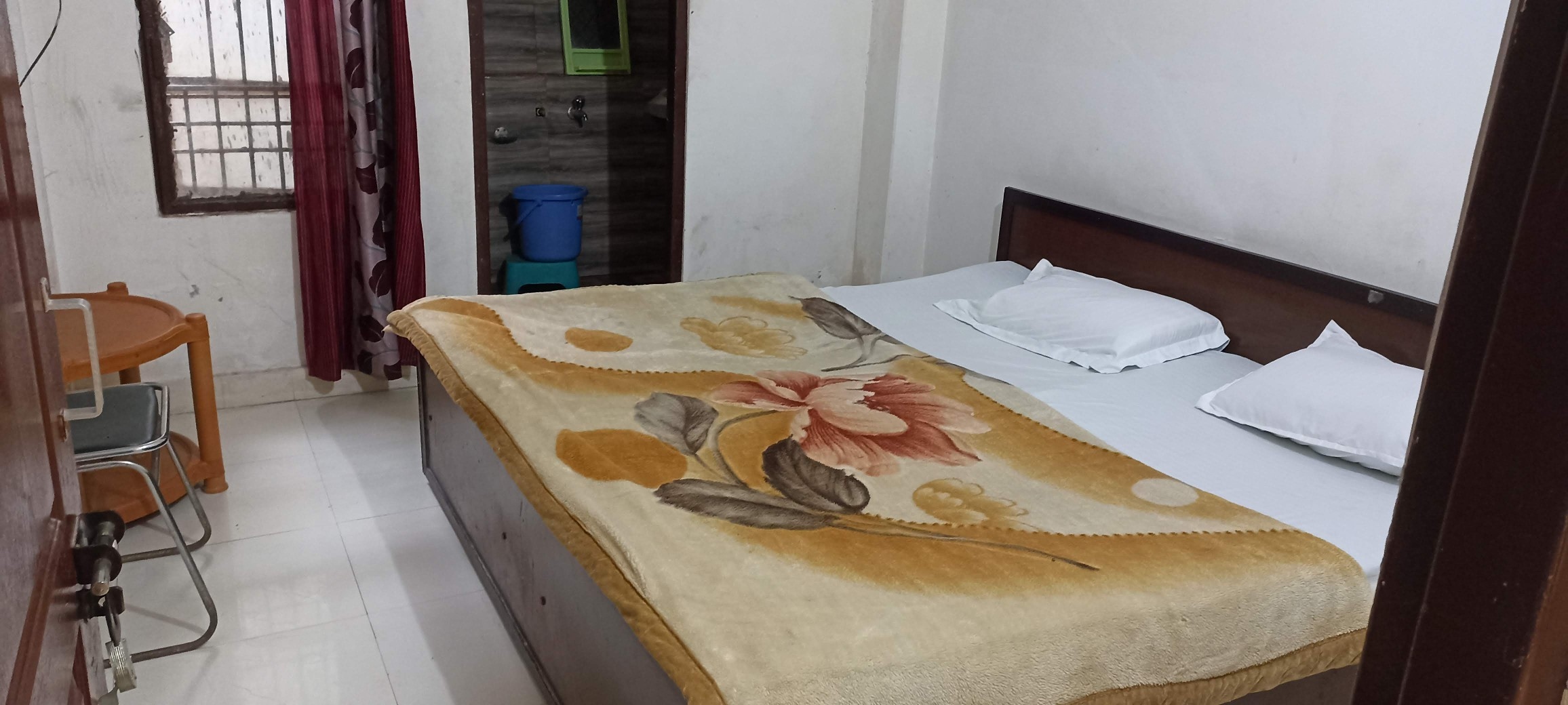 Semi Deluxe Room