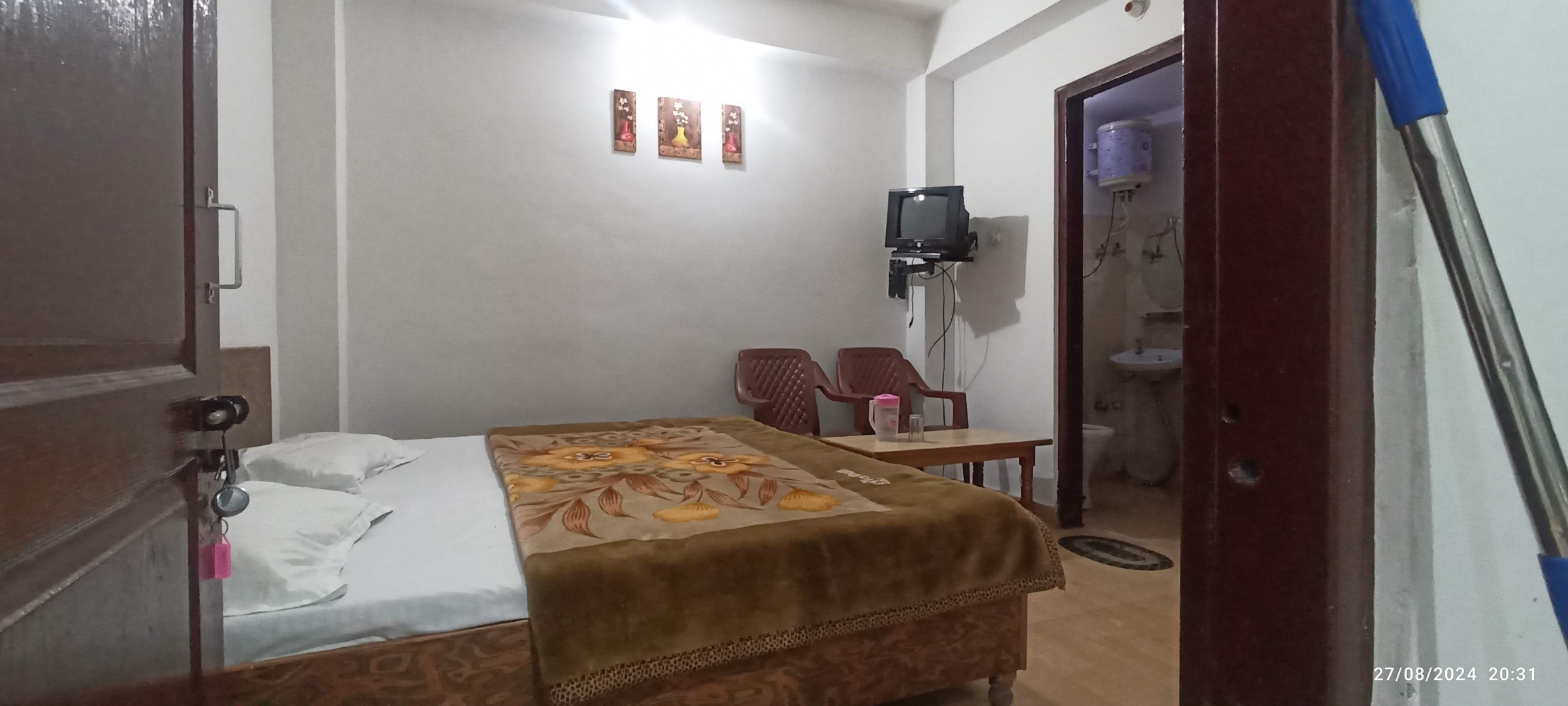 Semi Deluxe Room