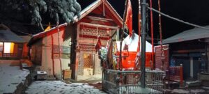 Lakhna Devi Mandir has a temple door noted for its outstanding carvings made from walnut wood. Interestingly, these carvings have been made by an artisan who did not have hands; he used his deft legs to neatly carve out this structure.