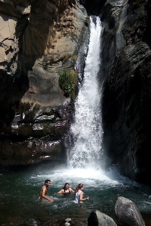 tourists at ghared waterfall 2
