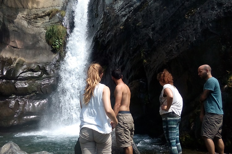 tourists at ghared waterfall 8